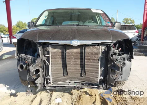 2010 Chrysler Town & Country Touring из США, поврежденный, VIN 2A4RR5D12AR226507